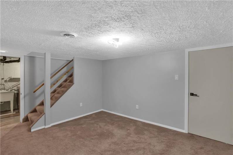 354 Ryan Dr, Pittsburgh, PA 15220, 3 Bedrooms Bedrooms, 10 Rooms Rooms,2 BathroomsBathrooms,Residential,For Sale,Ryan Dr,0,1706616