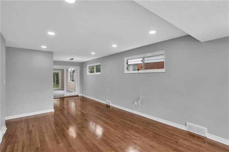354 Ryan Dr, Pittsburgh, PA 15220, 3 Bedrooms Bedrooms, 10 Rooms Rooms,2 BathroomsBathrooms,Residential,For Sale,Ryan Dr,0,1706616