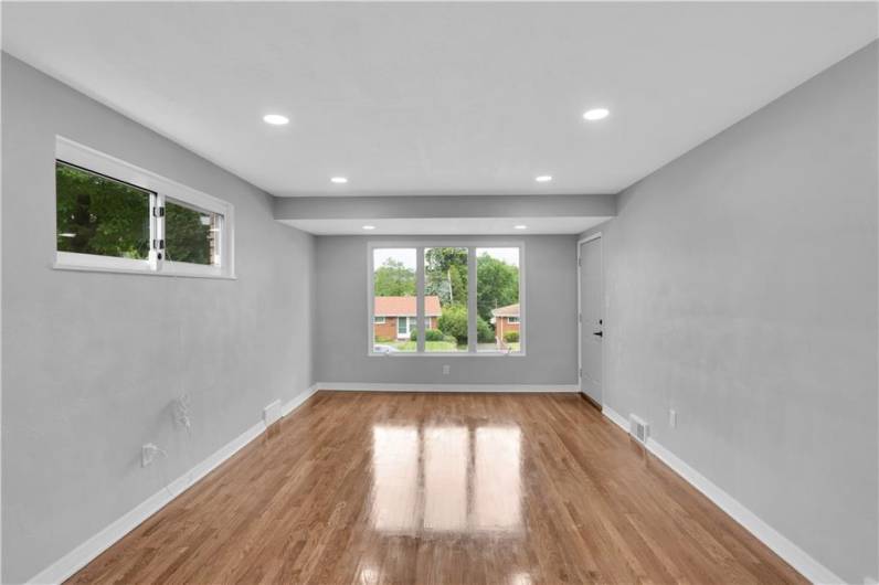 354 Ryan Dr, Pittsburgh, PA 15220, 3 Bedrooms Bedrooms, 10 Rooms Rooms,2 BathroomsBathrooms,Residential,For Sale,Ryan Dr,0,1706616