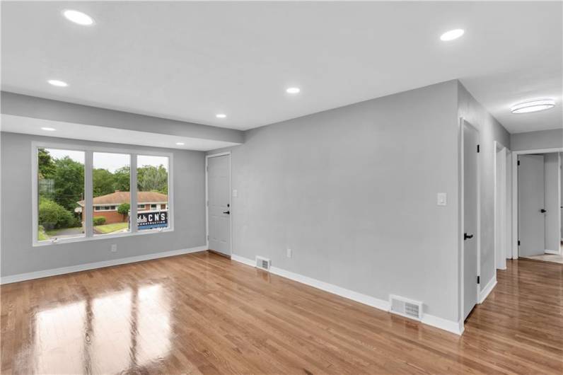 354 Ryan Dr, Pittsburgh, PA 15220, 3 Bedrooms Bedrooms, 10 Rooms Rooms,2 BathroomsBathrooms,Residential,For Sale,Ryan Dr,0,1706616
