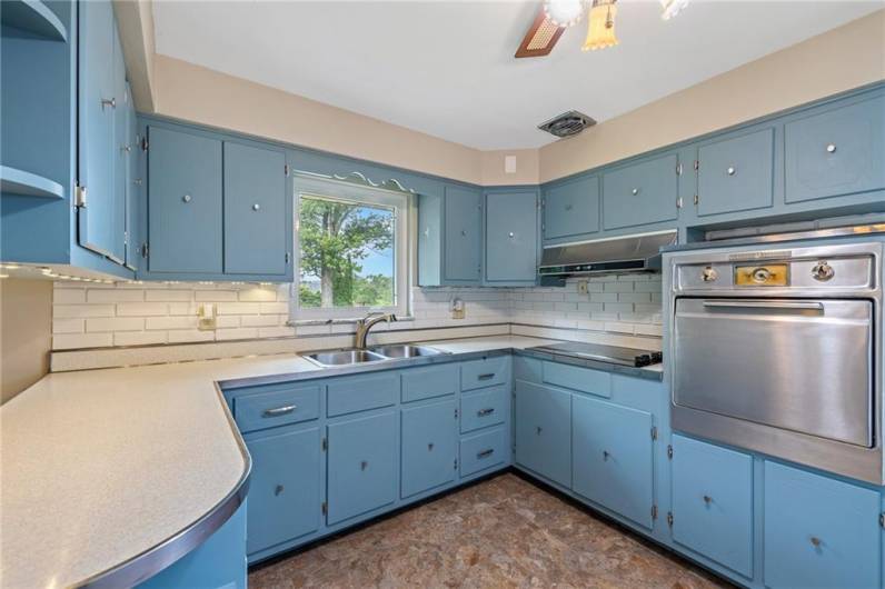 640 Susan Dr, Irwin, PA 15642, 3 Bedrooms Bedrooms, 6 Rooms Rooms,1 BathroomBathrooms,Residential,For Sale,Susan Dr,1706628