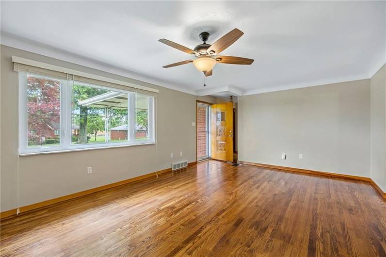 640 Susan Dr, Irwin, PA 15642, 3 Bedrooms Bedrooms, 6 Rooms Rooms,1 BathroomBathrooms,Residential,For Sale,Susan Dr,1706628