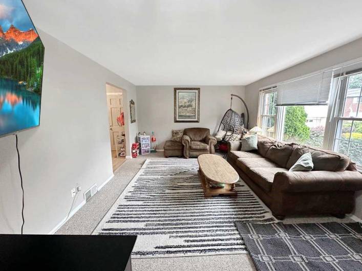 217 Shady Ave, Houston, PA 15342, 3 Bedrooms Bedrooms, 6 Rooms Rooms,1 BathroomBathrooms,Residential,For Sale,Shady Ave,0,1706641