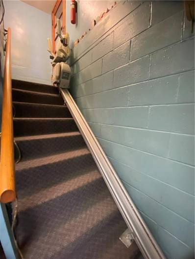 SEATED ELEVATOR