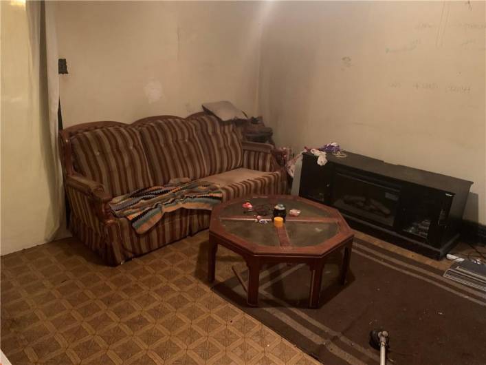 617 Maple Ave, Johnstown, PA 15901, 6 Bedrooms Bedrooms, 8 Rooms Rooms,1 BathroomBathrooms,Residential,For Sale,Maple Ave,0,1706781