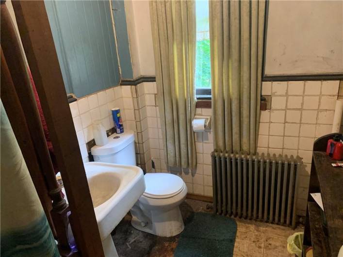 617 Maple Ave, Johnstown, PA 15901, 6 Bedrooms Bedrooms, 8 Rooms Rooms,1 BathroomBathrooms,Residential,For Sale,Maple Ave,0,1706781
