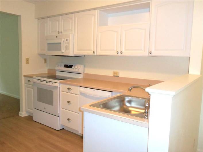 457 Cherryhill Drive, Bridgeville, PA 15017, 3 Bedrooms Bedrooms, 7 Rooms Rooms,1.1 BathroomsBathrooms,Residential,For Sale,Cherryhill Drive,0,1701239