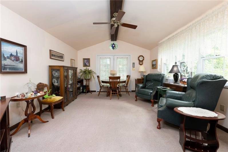 3178 Woodridge Dr, Pittsburgh, PA 15227, 2 Bedrooms Bedrooms, ,2 BathroomsBathrooms,Residential,For Sale,Woodridge Dr,1706523