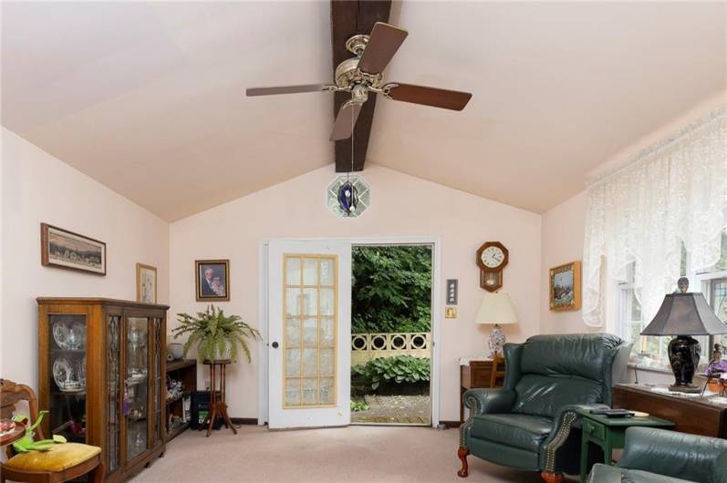 3178 Woodridge Dr, Pittsburgh, PA 15227, 2 Bedrooms Bedrooms, ,2 BathroomsBathrooms,Residential,For Sale,Woodridge Dr,1706523