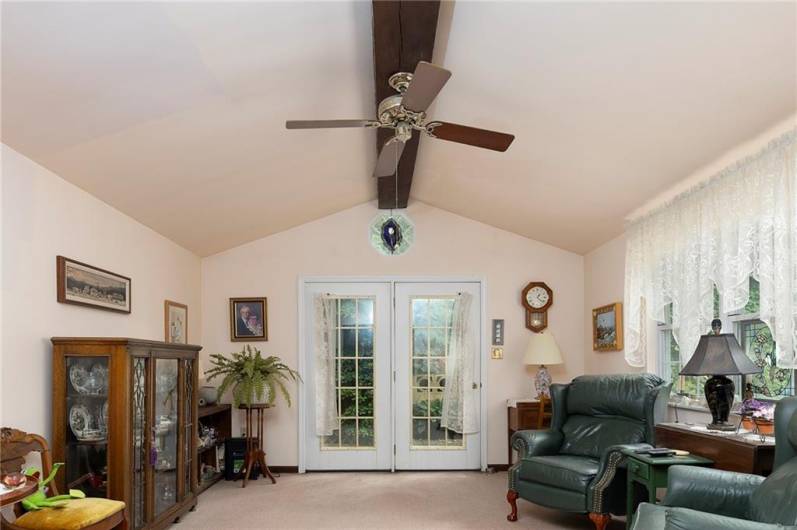 3178 Woodridge Dr, Pittsburgh, PA 15227, 2 Bedrooms Bedrooms, ,2 BathroomsBathrooms,Residential,For Sale,Woodridge Dr,1706523
