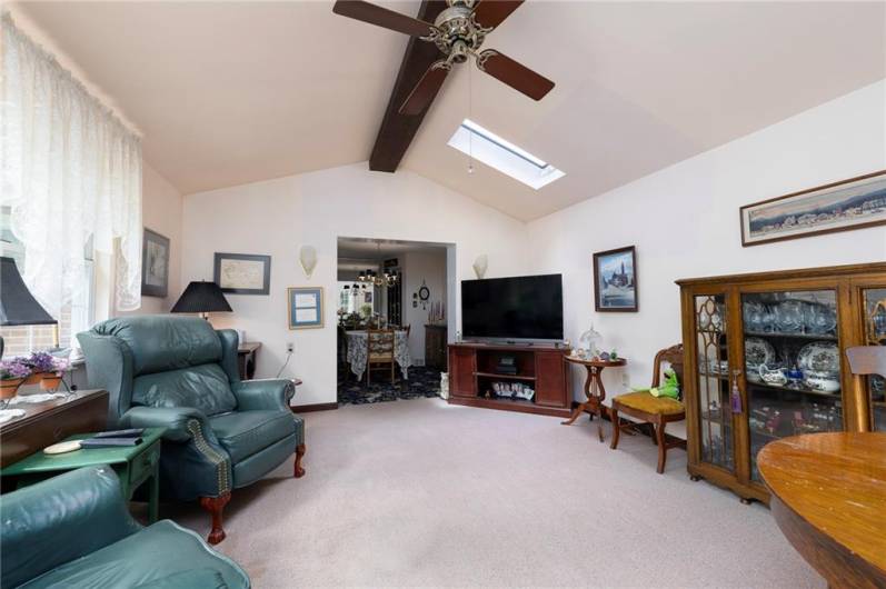 3178 Woodridge Dr, Pittsburgh, PA 15227, 2 Bedrooms Bedrooms, ,2 BathroomsBathrooms,Residential,For Sale,Woodridge Dr,1706523