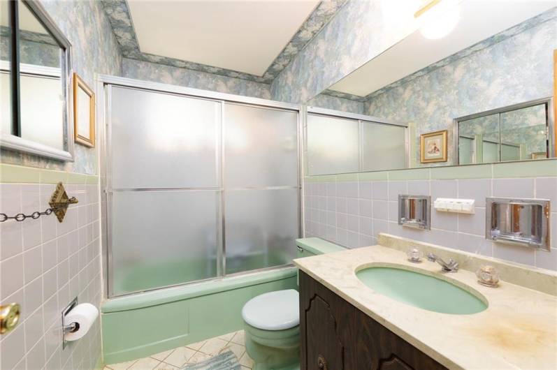 3178 Woodridge Dr, Pittsburgh, PA 15227, 2 Bedrooms Bedrooms, ,2 BathroomsBathrooms,Residential,For Sale,Woodridge Dr,1706523