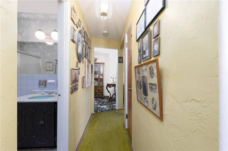 3178 Woodridge Dr, Pittsburgh, PA 15227, 2 Bedrooms Bedrooms, ,2 BathroomsBathrooms,Residential,For Sale,Woodridge Dr,1706523