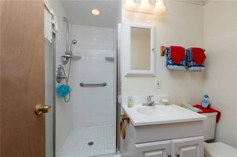 3178 Woodridge Dr, Pittsburgh, PA 15227, 2 Bedrooms Bedrooms, ,2 BathroomsBathrooms,Residential,For Sale,Woodridge Dr,1706523