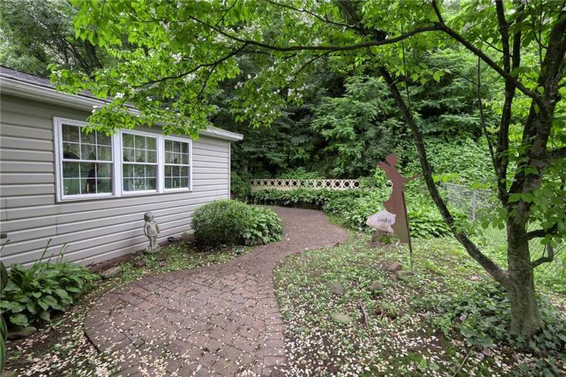 3178 Woodridge Dr, Pittsburgh, PA 15227, 2 Bedrooms Bedrooms, ,2 BathroomsBathrooms,Residential,For Sale,Woodridge Dr,1706523