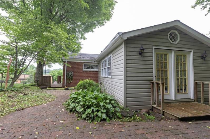 3178 Woodridge Dr, Pittsburgh, PA 15227, 2 Bedrooms Bedrooms, ,2 BathroomsBathrooms,Residential,For Sale,Woodridge Dr,1706523