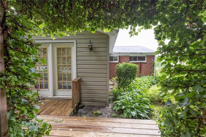 3178 Woodridge Dr, Pittsburgh, PA 15227, 2 Bedrooms Bedrooms, ,2 BathroomsBathrooms,Residential,For Sale,Woodridge Dr,1706523