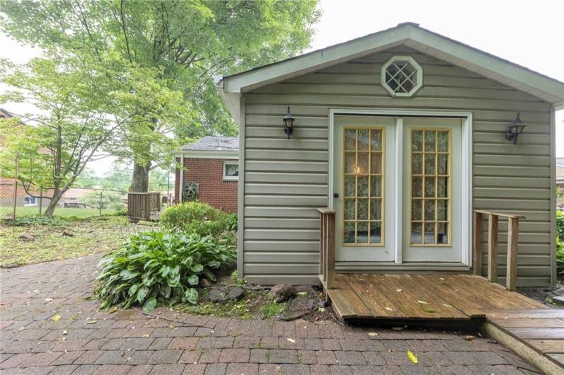 3178 Woodridge Dr, Pittsburgh, PA 15227, 2 Bedrooms Bedrooms, ,2 BathroomsBathrooms,Residential,For Sale,Woodridge Dr,1706523