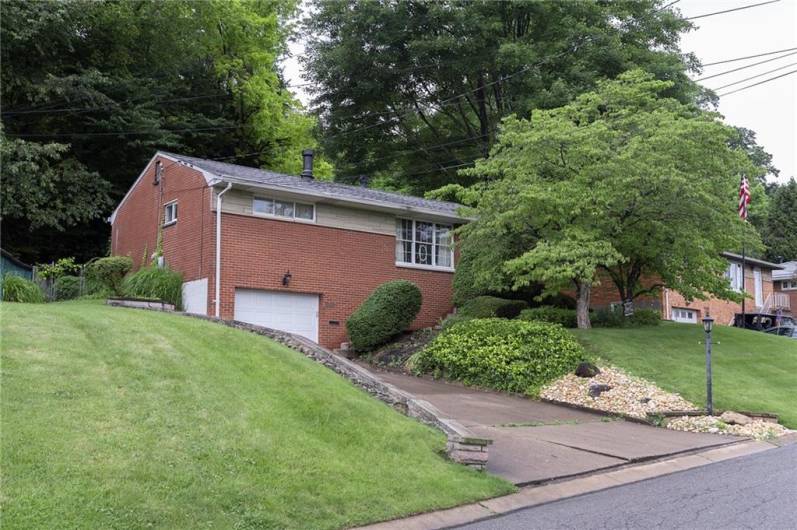 3178 Woodridge Dr, Pittsburgh, PA 15227, 2 Bedrooms Bedrooms, ,2 BathroomsBathrooms,Residential,For Sale,Woodridge Dr,1706523