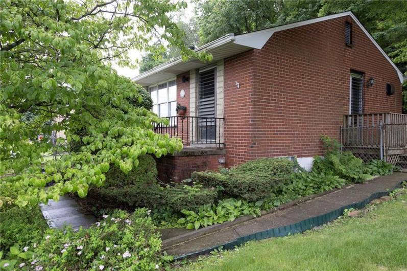 3178 Woodridge Dr, Pittsburgh, PA 15227, 2 Bedrooms Bedrooms, ,2 BathroomsBathrooms,Residential,For Sale,Woodridge Dr,1706523
