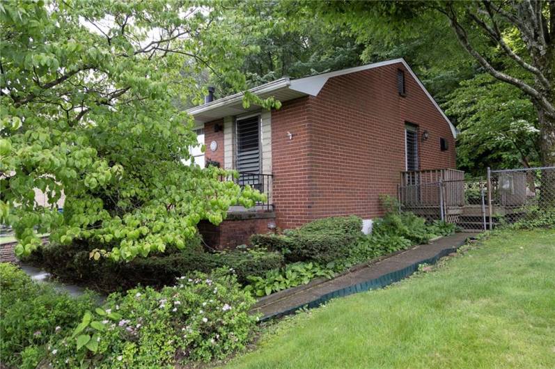3178 Woodridge Dr, Pittsburgh, PA 15227, 2 Bedrooms Bedrooms, ,2 BathroomsBathrooms,Residential,For Sale,Woodridge Dr,1706523