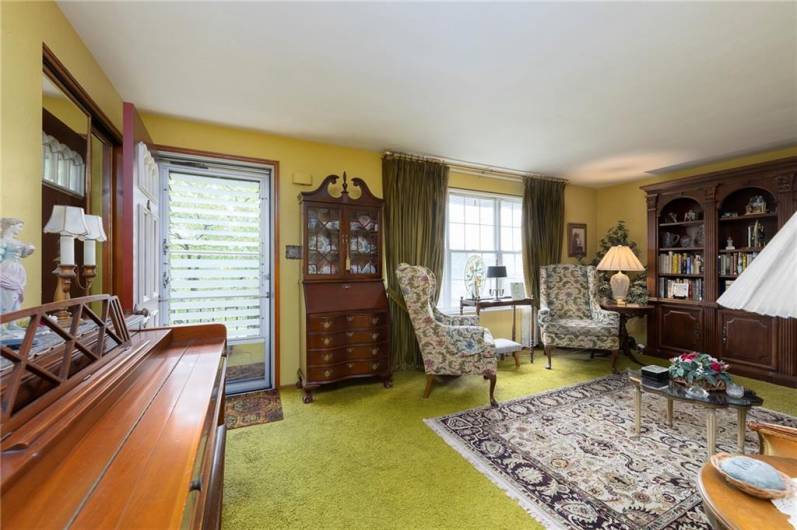3178 Woodridge Dr, Pittsburgh, PA 15227, 2 Bedrooms Bedrooms, ,2 BathroomsBathrooms,Residential,For Sale,Woodridge Dr,1706523