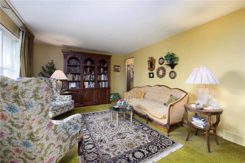 3178 Woodridge Dr, Pittsburgh, PA 15227, 2 Bedrooms Bedrooms, ,2 BathroomsBathrooms,Residential,For Sale,Woodridge Dr,1706523