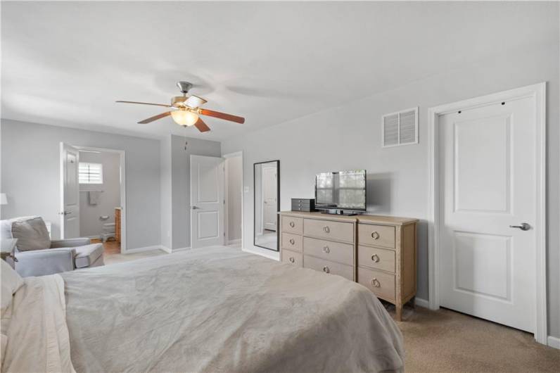 265 Sunrise Drive, Carnegie, PA 15106, 4 Bedrooms Bedrooms, 8 Rooms Rooms,3.1 BathroomsBathrooms,Residential,For Sale,Sunrise Drive,1706537