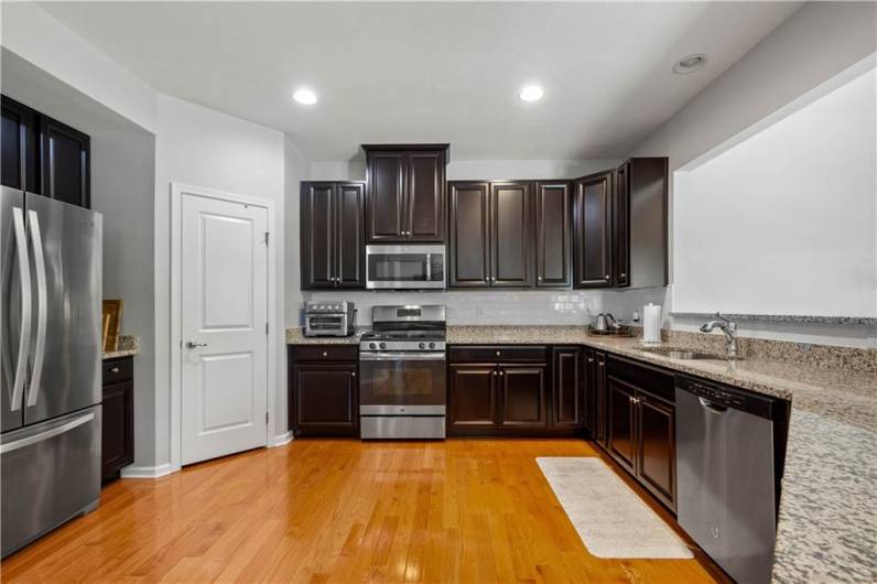 265 Sunrise Drive, Carnegie, PA 15106, 4 Bedrooms Bedrooms, 8 Rooms Rooms,3.1 BathroomsBathrooms,Residential,For Sale,Sunrise Drive,1706537