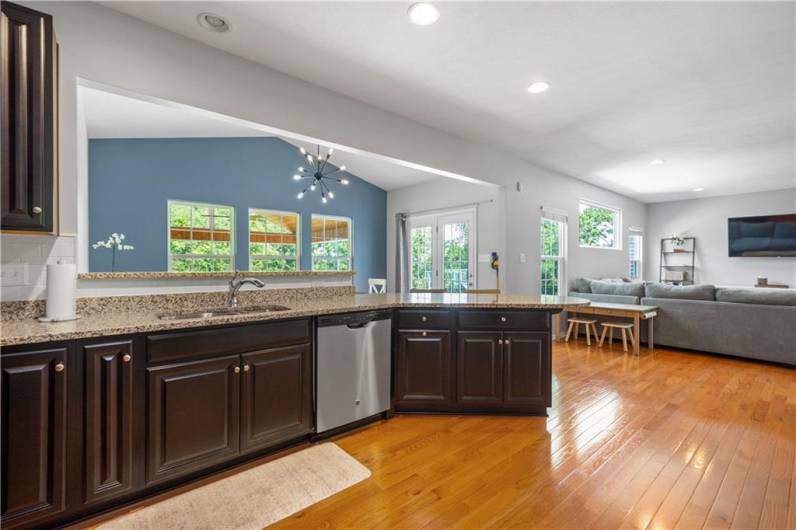 265 Sunrise Drive, Carnegie, PA 15106, 4 Bedrooms Bedrooms, 8 Rooms Rooms,3.1 BathroomsBathrooms,Residential,For Sale,Sunrise Drive,1706537