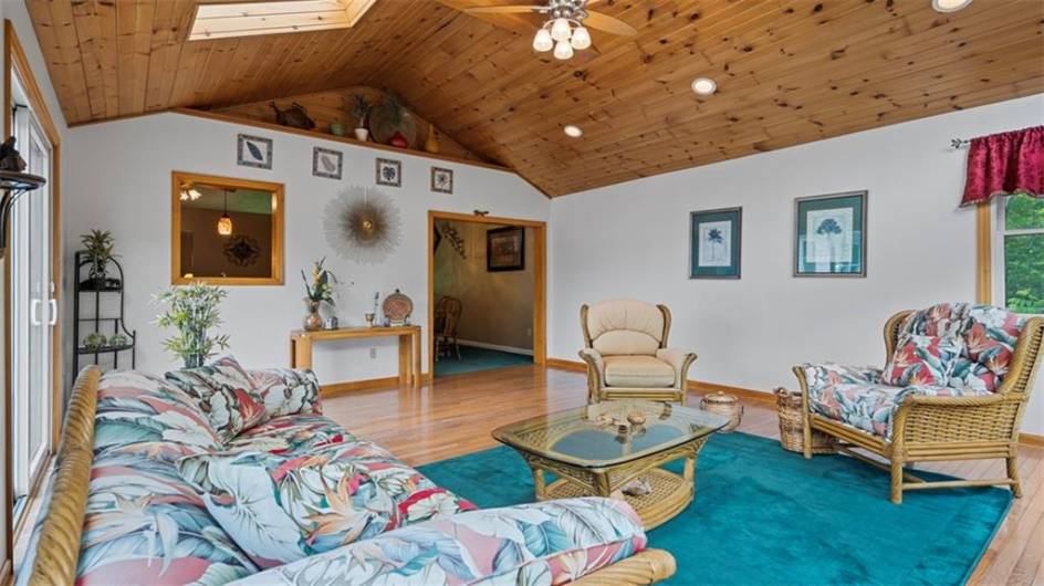 304 May Ln, Evans City, PA 16033, 3 Bedrooms Bedrooms, ,2.1 BathroomsBathrooms,Residential,For Sale,May Ln,1706580