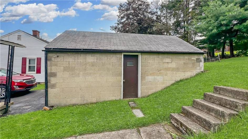 Nice detached garage