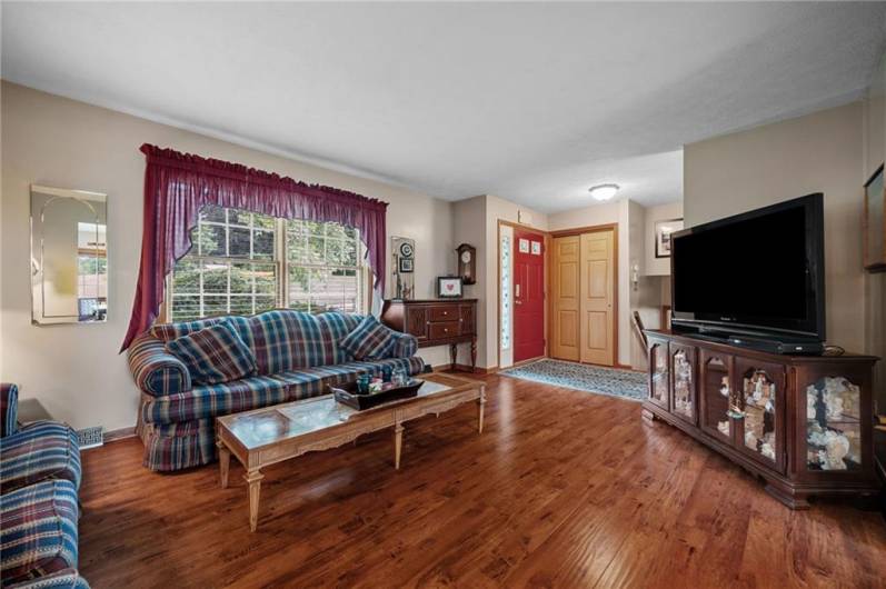 321 Dairy Farm Road, New Kensington, PA 15068, 3 Bedrooms Bedrooms, ,3 BathroomsBathrooms,Residential,For Sale,Dairy Farm Road,1706800