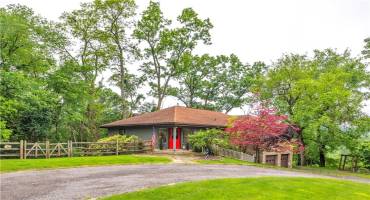 300 High St, Oakmont, PA 15139, 2 Bedrooms Bedrooms, ,3 BathroomsBathrooms,Residential,For Sale,High St,0,1706816