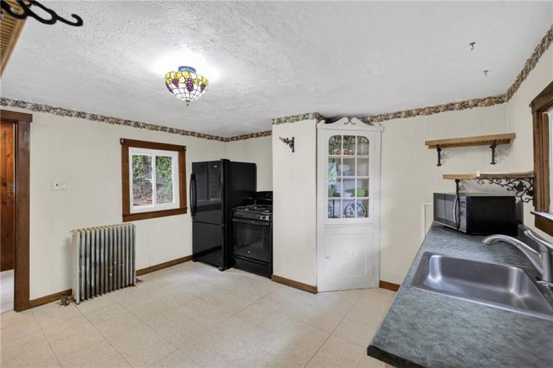 Have fun whipping up some great meals in this kitchen!  Mostly newer appliances!