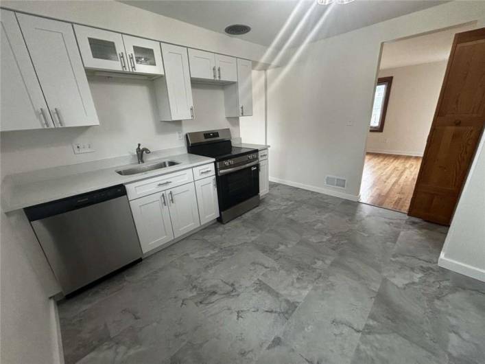 1123 Blue Jay Dr, Pittsburgh, PA 15243, 3 Bedrooms Bedrooms, 6 Rooms Rooms,2 BathroomsBathrooms,Residential,For Sale,Blue Jay Dr,0,1703493