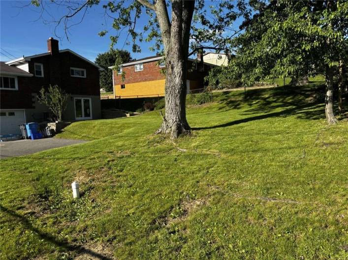 1123 Blue Jay Dr, Pittsburgh, PA 15243, 3 Bedrooms Bedrooms, 6 Rooms Rooms,2 BathroomsBathrooms,Residential,For Sale,Blue Jay Dr,0,1703493