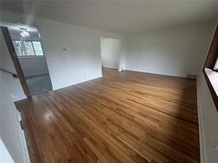 1123 Blue Jay Dr, Pittsburgh, PA 15243, 3 Bedrooms Bedrooms, 6 Rooms Rooms,2 BathroomsBathrooms,Residential,For Sale,Blue Jay Dr,0,1703493