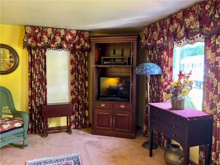 11 Worthington Ave, New Castle, PA 16105, 2 Bedrooms Bedrooms, 7 Rooms Rooms,2 BathroomsBathrooms,Residential,For Sale,Worthington Ave,1703934
