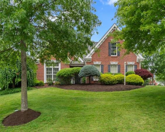 Welcome to 121 Anglers Way in the Hidden Brook Community, close to Route 19, shopping, restaurants and much more! Fall in love with this one-level living home!