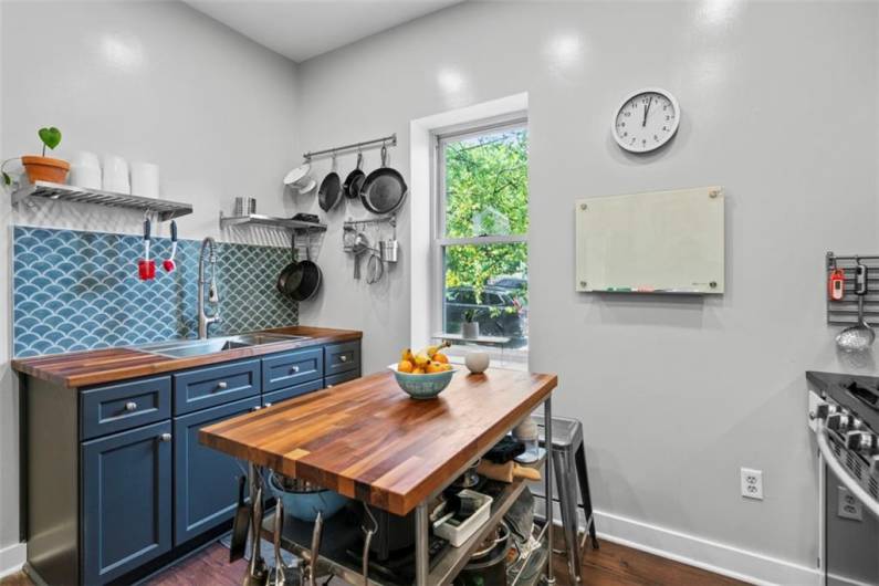 1037 Chislett Street, Pittsburgh, PA 15206, 6 Bedrooms Bedrooms, 11 Rooms Rooms,3 BathroomsBathrooms,Residential,For Sale,Chislett Street,0,1706306