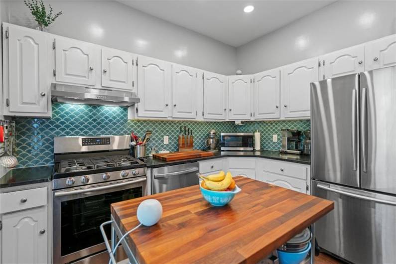 1037 Chislett Street, Pittsburgh, PA 15206, 6 Bedrooms Bedrooms, 11 Rooms Rooms,3 BathroomsBathrooms,Residential,For Sale,Chislett Street,0,1706306