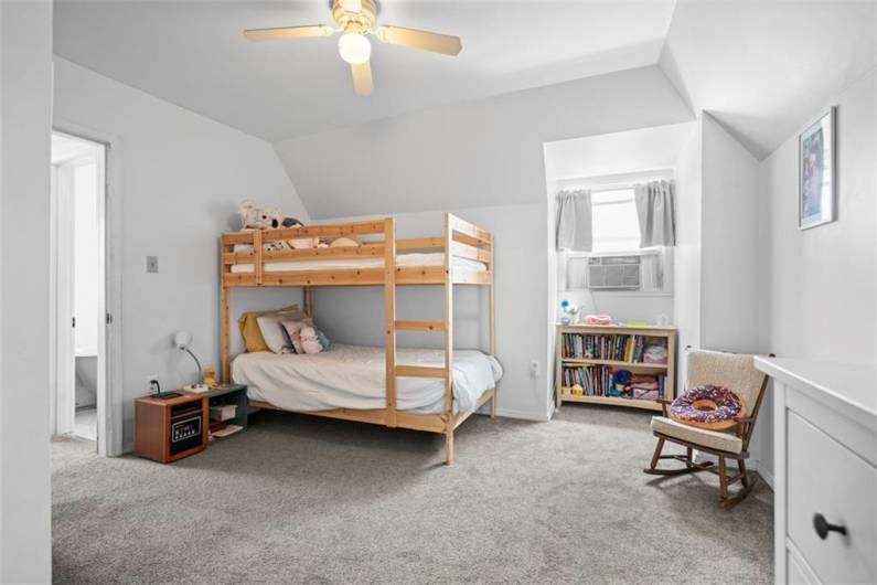 1037 Chislett Street, Pittsburgh, PA 15206, 6 Bedrooms Bedrooms, 11 Rooms Rooms,3 BathroomsBathrooms,Residential,For Sale,Chislett Street,0,1706306