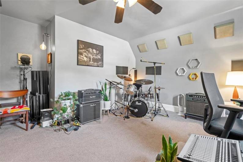 1037 Chislett Street, Pittsburgh, PA 15206, 6 Bedrooms Bedrooms, 11 Rooms Rooms,3 BathroomsBathrooms,Residential,For Sale,Chislett Street,0,1706306
