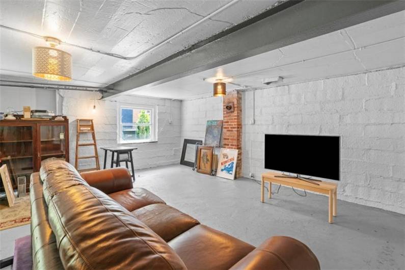 1037 Chislett Street, Pittsburgh, PA 15206, 6 Bedrooms Bedrooms, 11 Rooms Rooms,3 BathroomsBathrooms,Residential,For Sale,Chislett Street,0,1706306