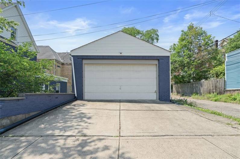 1037 Chislett Street, Pittsburgh, PA 15206, 6 Bedrooms Bedrooms, 11 Rooms Rooms,3 BathroomsBathrooms,Residential,For Sale,Chislett Street,0,1706306