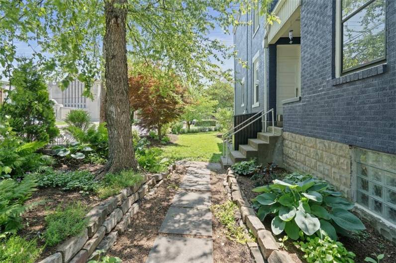 1037 Chislett Street, Pittsburgh, PA 15206, 6 Bedrooms Bedrooms, 11 Rooms Rooms,3 BathroomsBathrooms,Residential,For Sale,Chislett Street,0,1706306