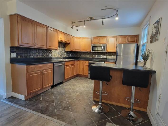 611 Broadhead Ave, Pittsburgh, PA 15205, 3 Bedrooms Bedrooms, 7 Rooms Rooms,1.1 BathroomsBathrooms,Residential,For Sale,Broadhead Ave,1706326
