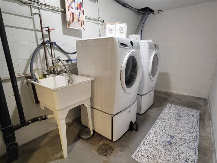 611 Broadhead Ave, Pittsburgh, PA 15205, 3 Bedrooms Bedrooms, 7 Rooms Rooms,1.1 BathroomsBathrooms,Residential,For Sale,Broadhead Ave,1706326