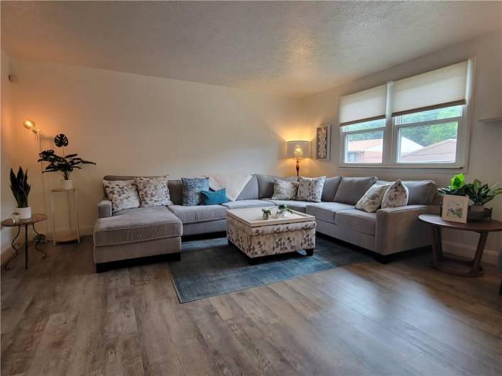 611 Broadhead Ave, Pittsburgh, PA 15205, 3 Bedrooms Bedrooms, 7 Rooms Rooms,1.1 BathroomsBathrooms,Residential,For Sale,Broadhead Ave,1706326